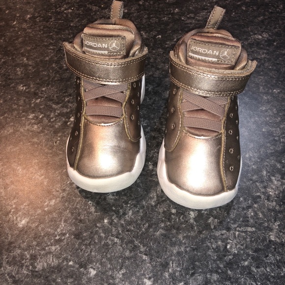 Jordan’s gold toddler girls 7c - Picture 4 of 8